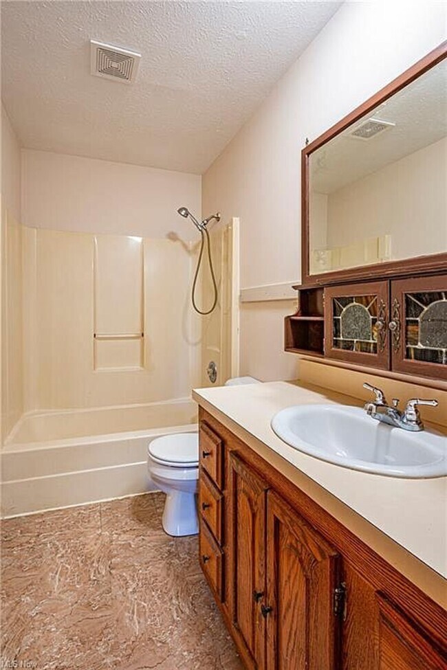 Building Photo - 56 Riveredge