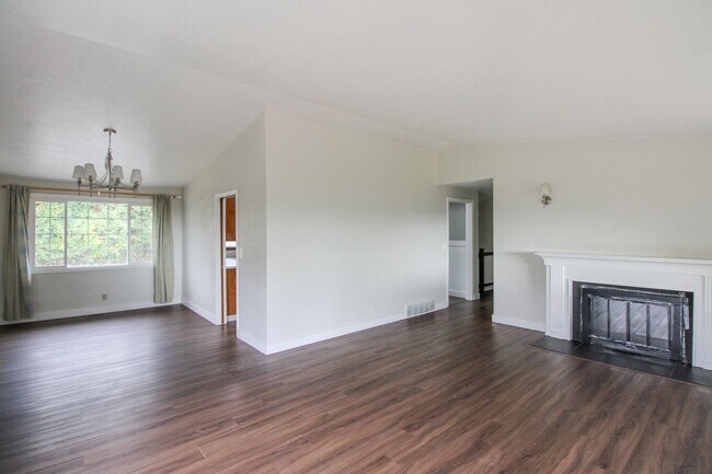 Building Photo - 970 Cascade Dr NW