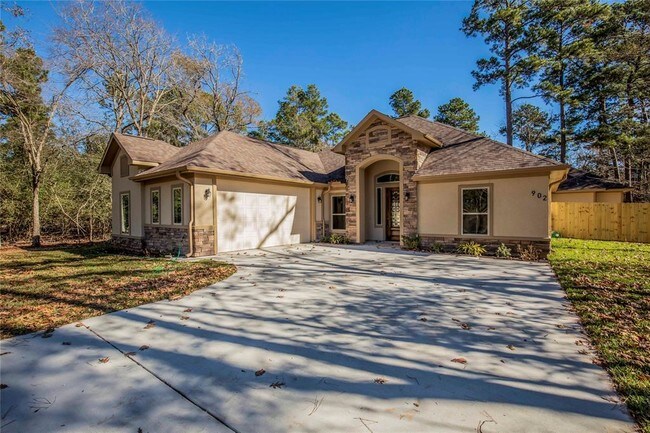 Building Photo - 902 Garrett Dr