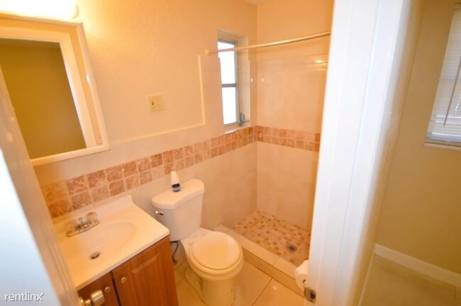 Building Photo - 5166 Woodland Dr