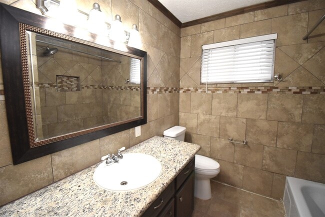 Building Photo - 429 Sunset Dr