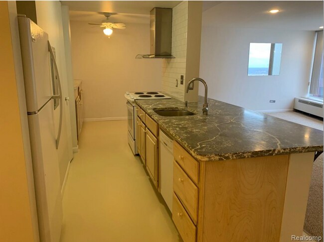 Foto del edificio - 8200 E Jefferson Ave