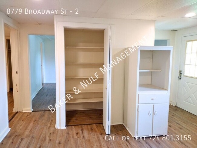 Foto del edificio - 8779 Broadway St