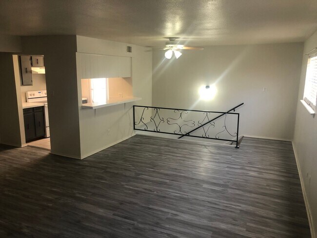 Foto del edificio - 801 Laurelwood Dr