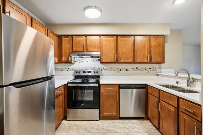 ¡Cocina totalmente nueva! - Hemlock Street Apartments