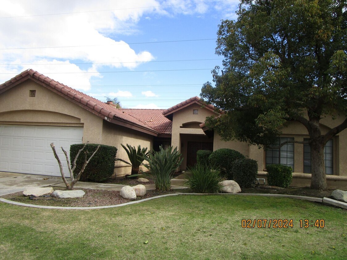 Foto principal - Southwest Bakersfield House with Pool