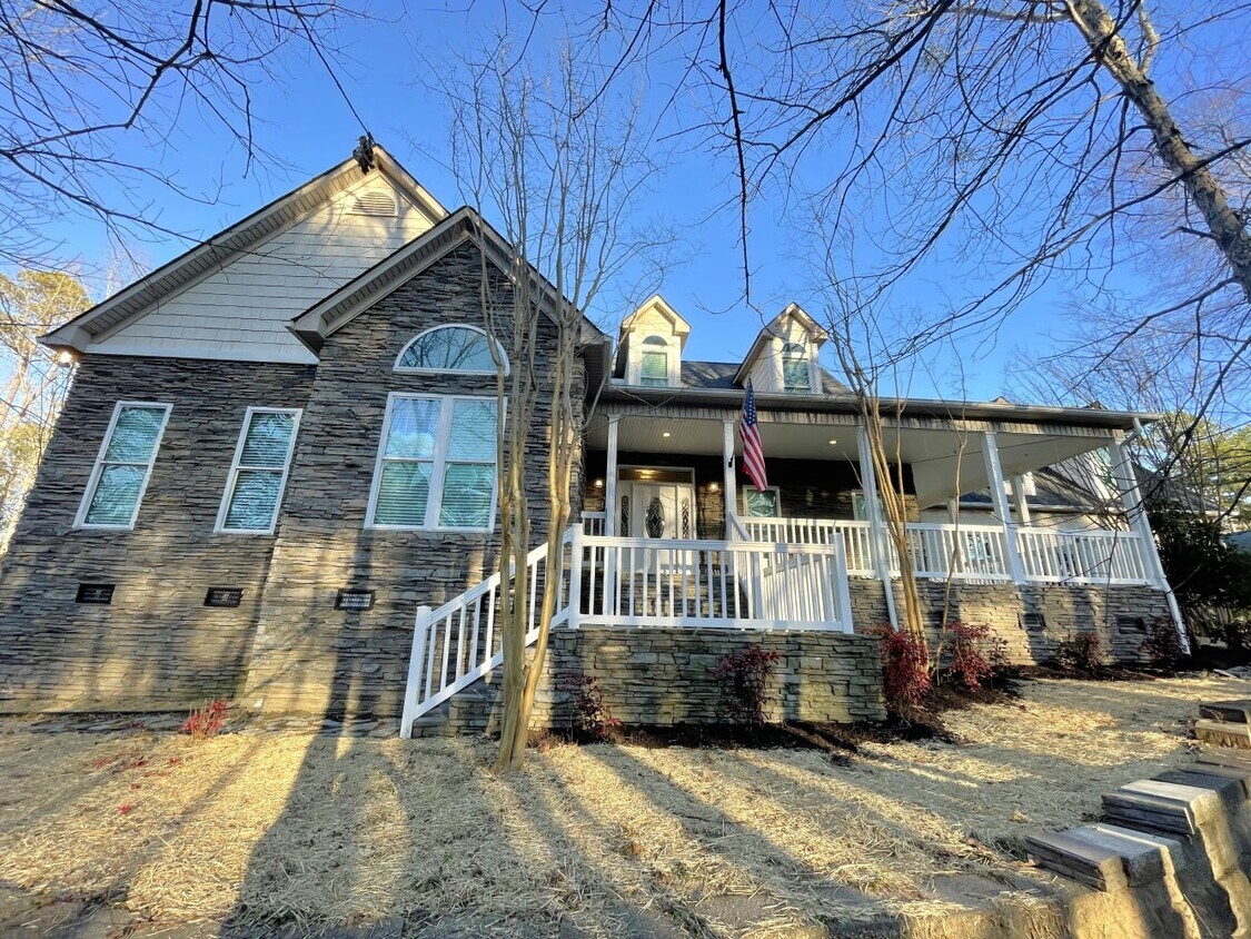 Foto principal - 2458 Windingbrook Dr