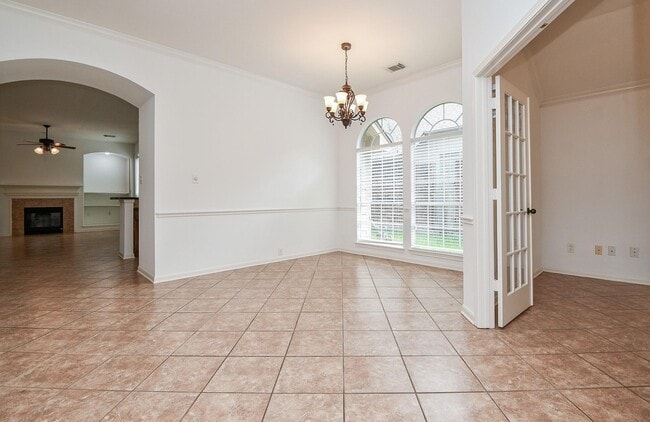 Building Photo - 535 Avery Dr