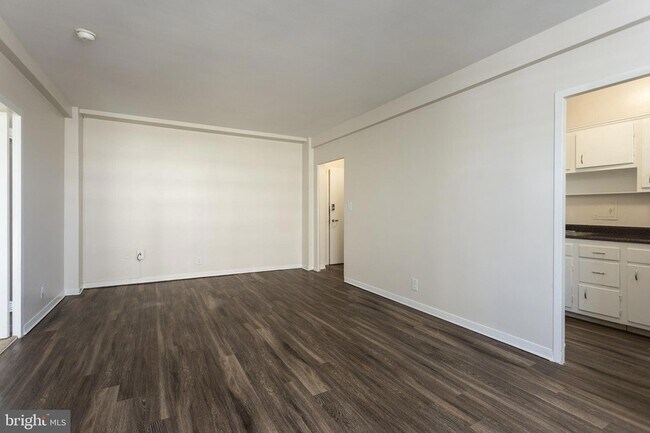 Building Photo - 116 W University Pkwy
