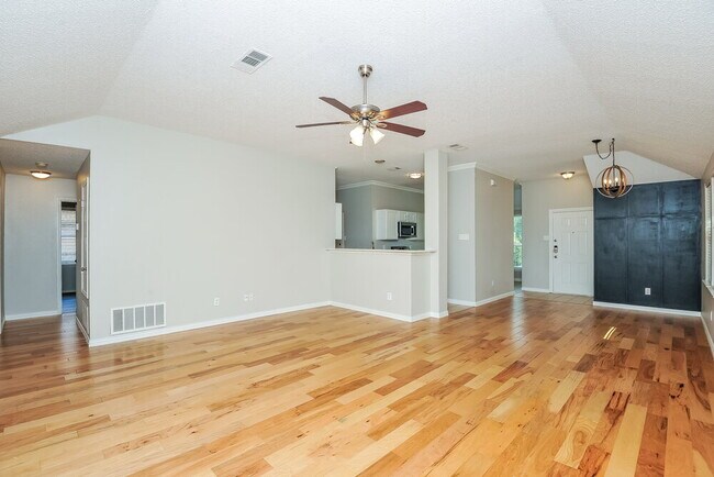 Foto del edificio - 3612 Diamond Ranch Rd