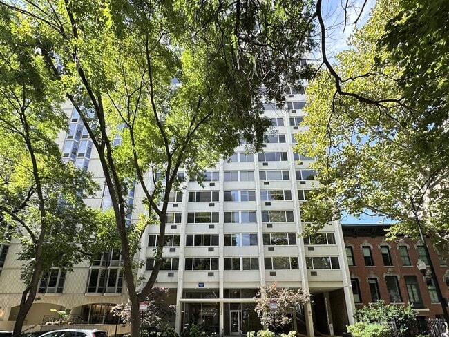 Building Photo - 1349 N Dearborn St