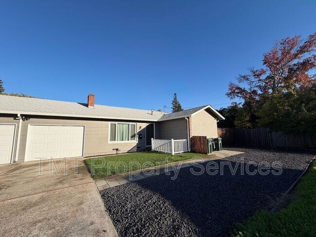 Foto del edificio - 2344-2346 Park Estates Dr.