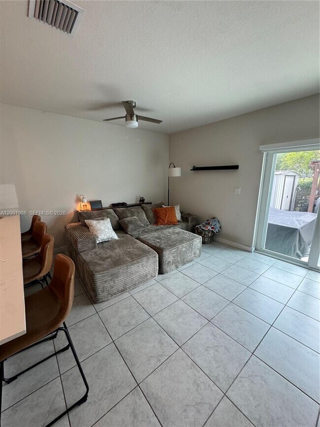 Foto del edificio - 1009 NW 4th Ter