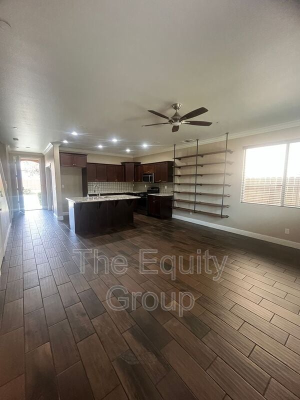 Building Photo - 3921 W Payson Ave