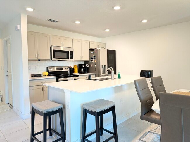 Foto del edificio - 6794 Broadwater Ln