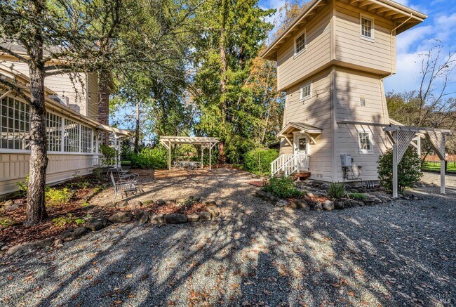 Building Photo - 1105 Bale Ln