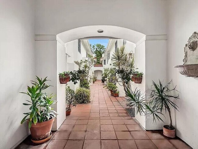 Foto del edificio - 1440 N Fairfax Ave