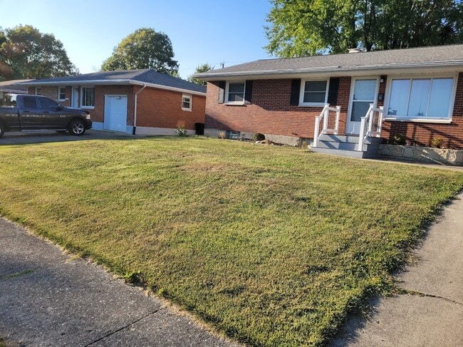 Building Photo - 4701 Tall Oaks Dr