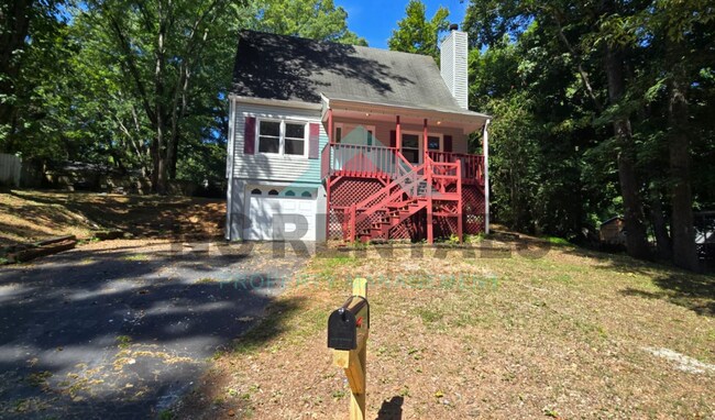 Foto del edificio - 3138 Russell Way Ln