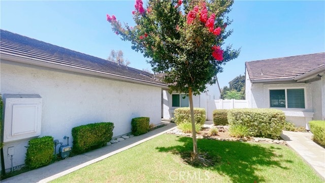 Building Photo - 2470 Saratoga Ln