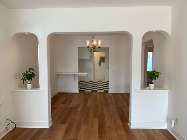 Foto del edificio - Corner Home in Daly City's Bayshore District