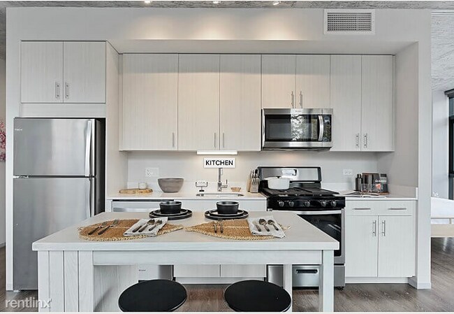 Building Photo - 1 br, 1 bath Condo - 701 South Dearborn St...