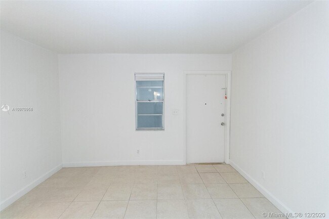 Building Photo - 2435 Van Buren St