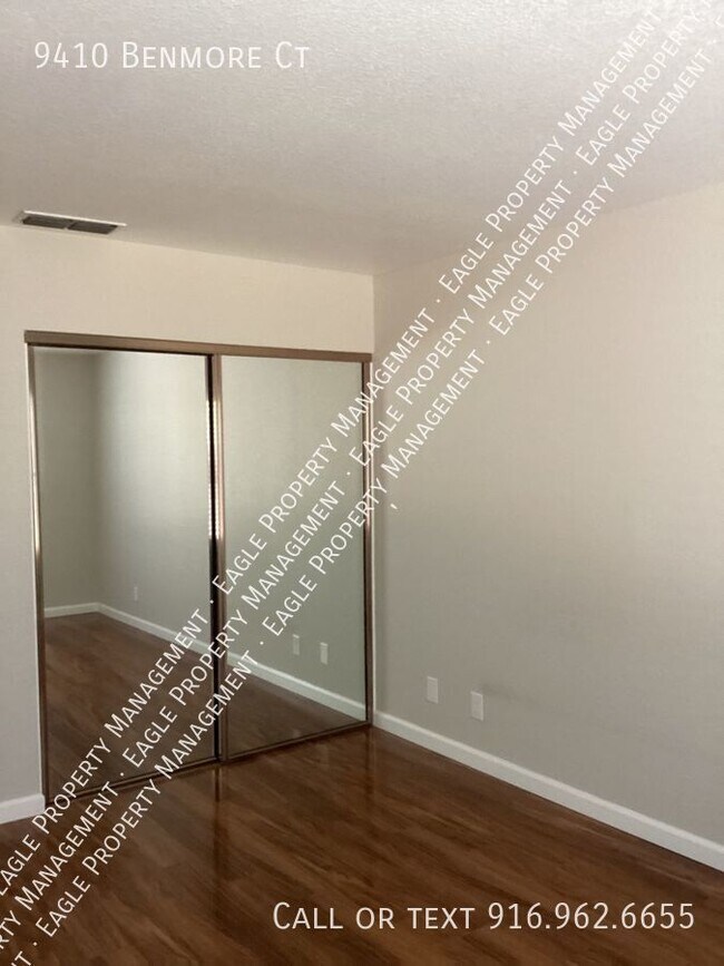 Foto del edificio - 2 Bedroom, 2 Bath duplex in Elk Grove