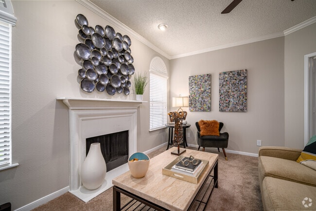 2BR, 2BA - 1,025SF - The Phoenician
