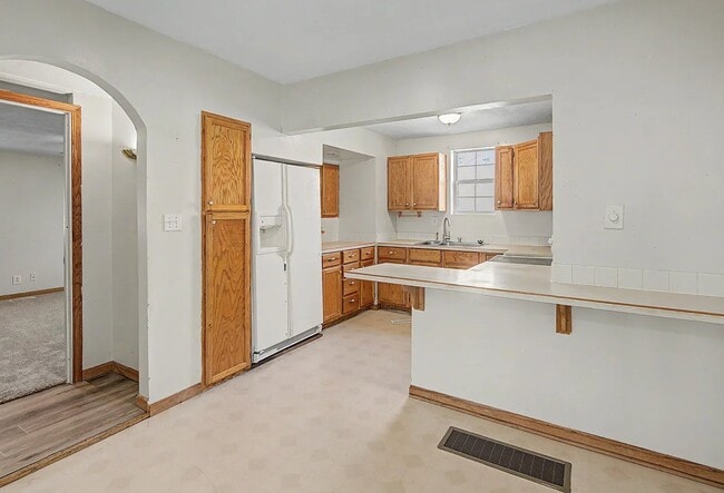 Building Photo - 740 Merrill St