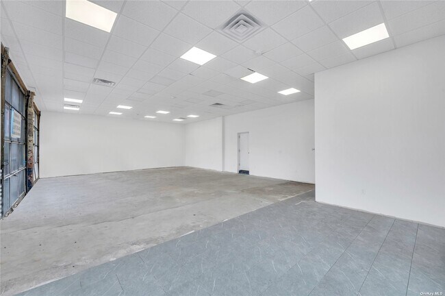 Building Photo - 88 Woodbury Rd