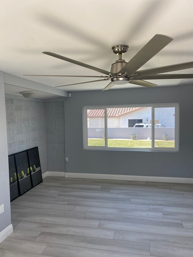 Building Photo - 54055 Avenida Velasco