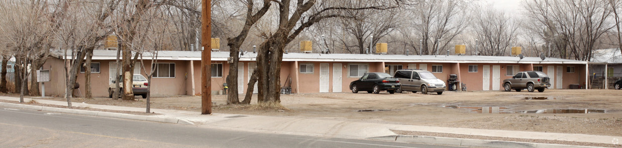 Building Photo - 1112 Isleta Blvd SW