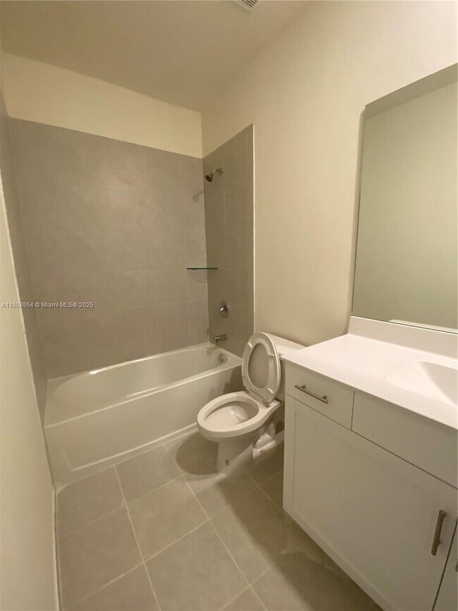 Foto del edificio - 3428 W 113th St