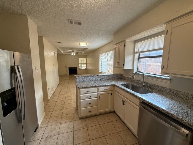 Foto del edificio - 2 bedroom 1 bathroom Duplex in 76015