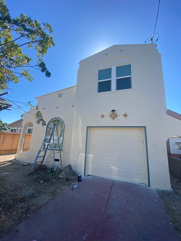 Primary Photo - 207 Curry Ave