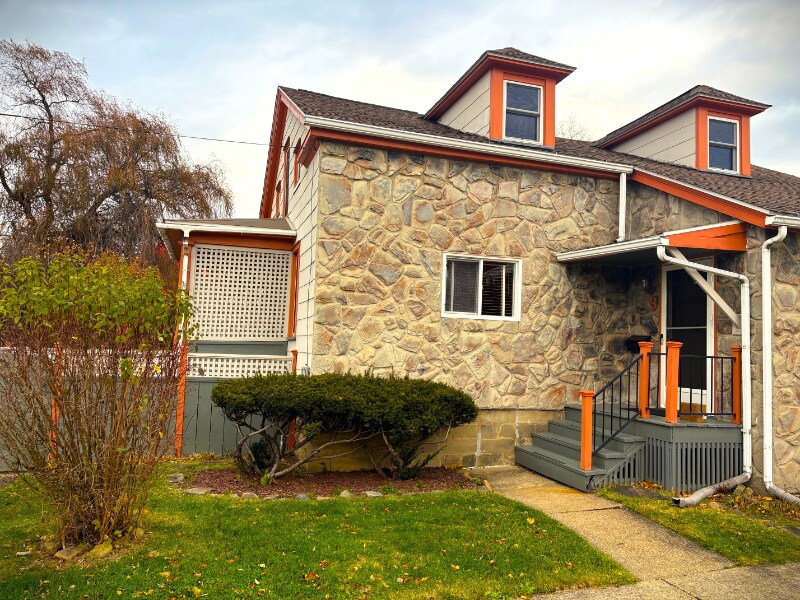 Primary Photo - 3 E 3rd Ave