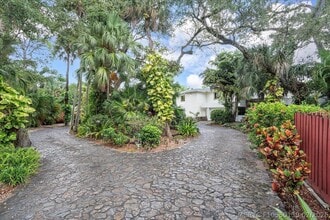 Building Photo - 1240 SW 14th Ave