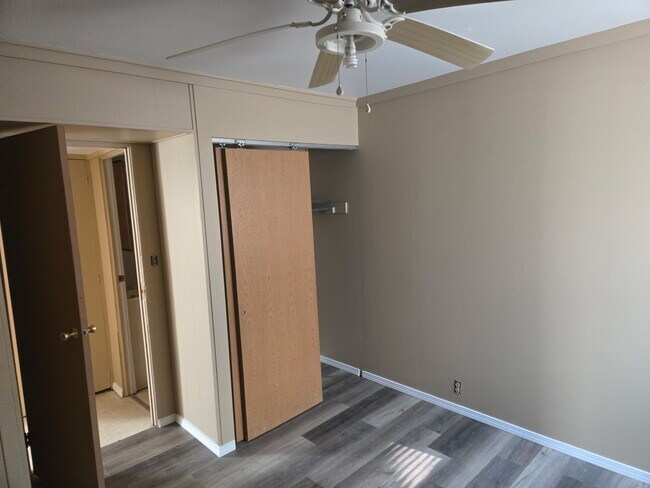 Foto del edificio - 229 N Clinton St