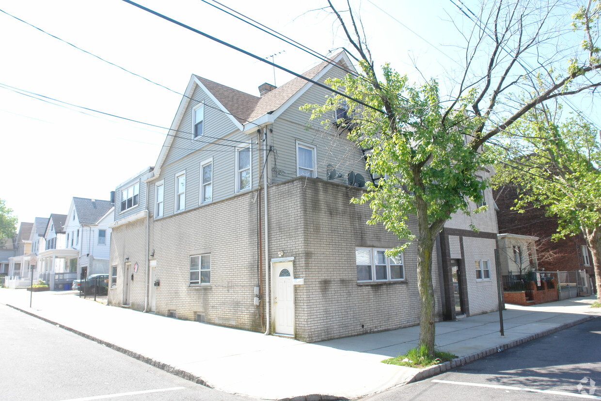 Building Photo - 200 Madison Ave