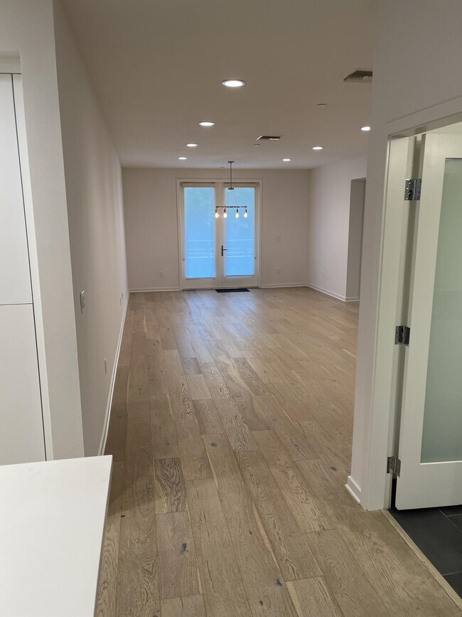 Foto del edificio - 4240 Laurel Canyon Blvd