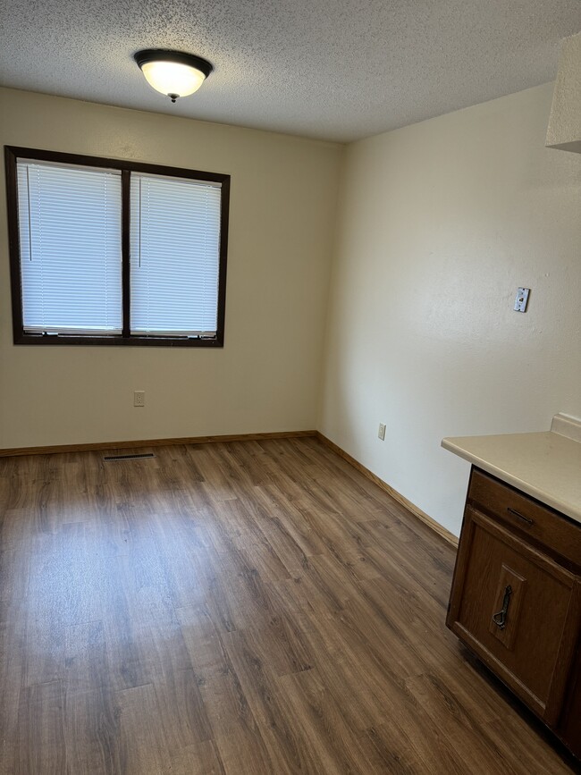 Building Photo - 1530 Sioux Ave