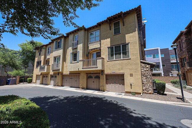 Foto del edificio - 2434 E Roma Ave