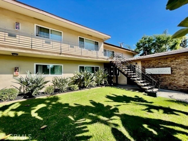 Foto del edificio - 12437 Harris Ave