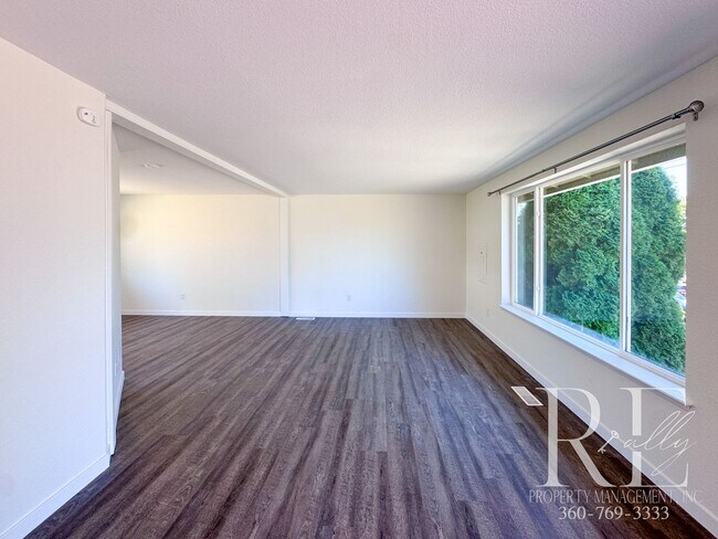 Foto del edificio - Newly Renovated Charmer in the Heart of Ma...