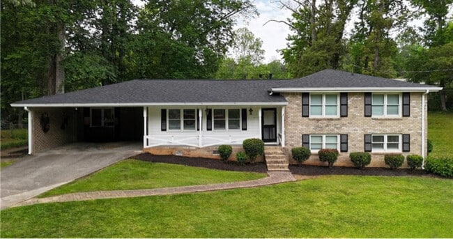 Building Photo - 3925 Chicamauga Dr