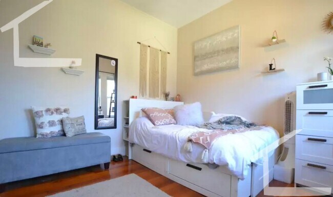 Building Photo - 9/1/26 Renovated Wadsworth St 4BR/2BA, central AC!