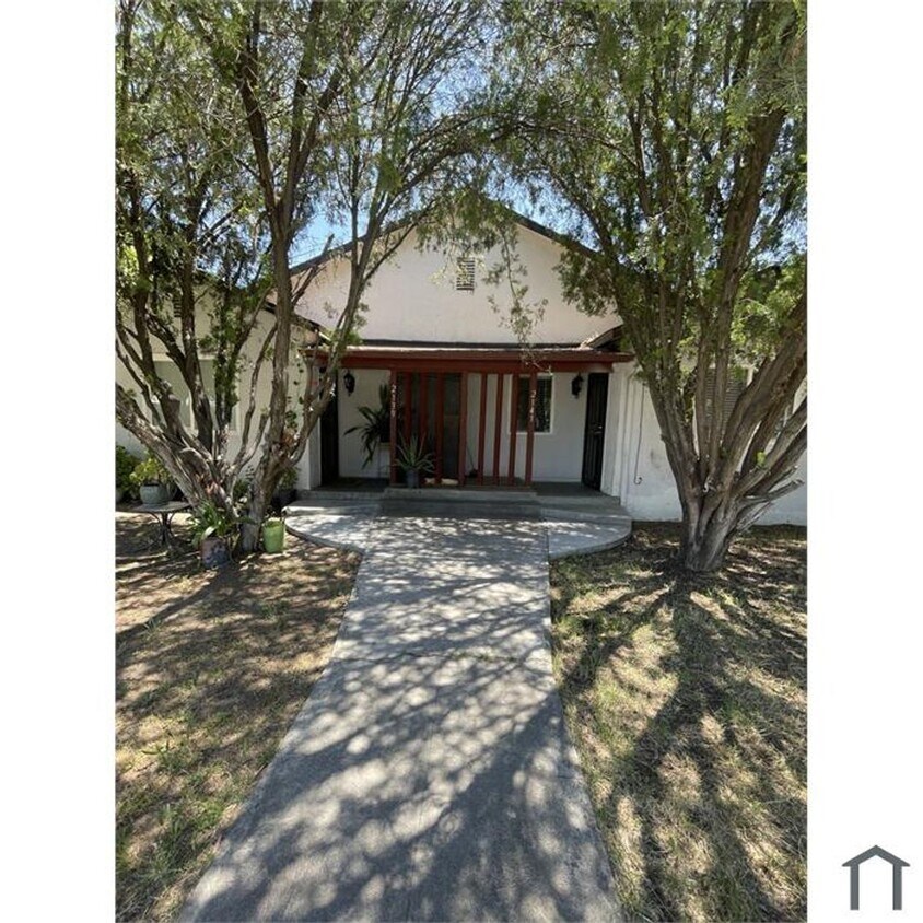 Primary Photo - 2139-2145 S Lee Avenue