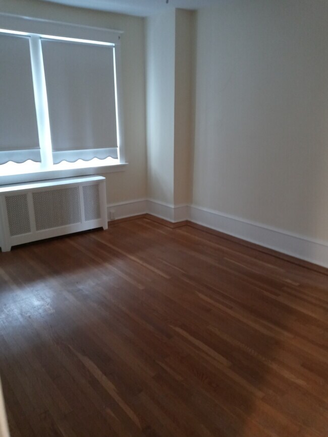 Foto del edificio - 6334 Newtown Ave