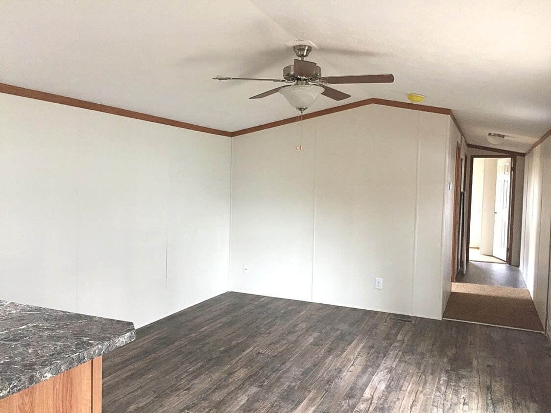 Building Photo - 10 Cayuga Lake E St